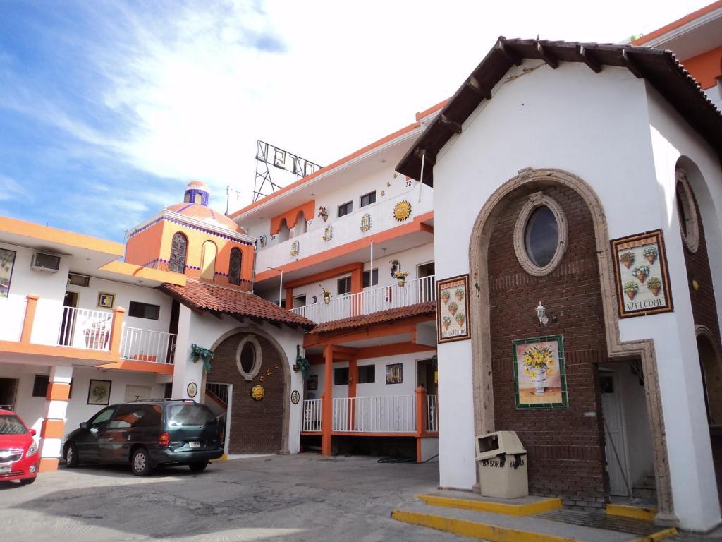 Hotel Mario'S Inn Ramos Arizpe Екстер'єр фото
